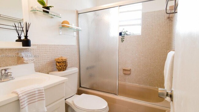 Building Photo - 2496 SW 17th Ave