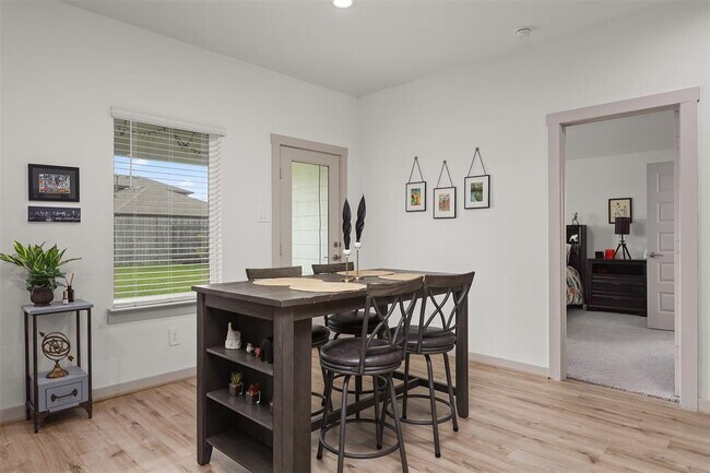 Building Photo - 2709 Golden Palms Ln