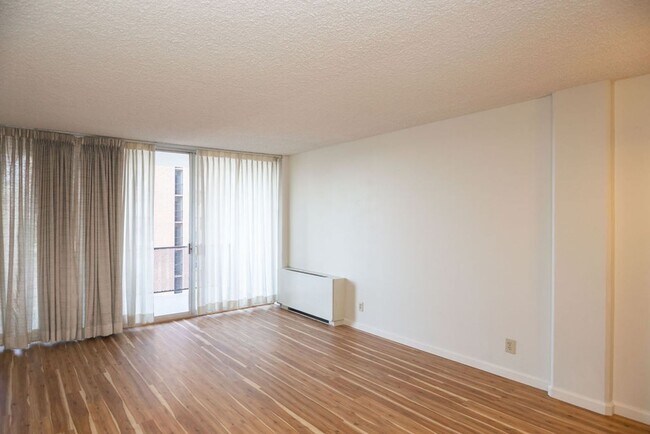 Building Photo - 421 S Howes St