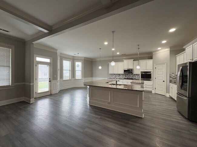 Building Photo - Beautiful 5 Bedroom Home with Massive Walk...