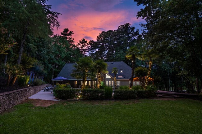 Building Photo - 29 Dean Rd SE