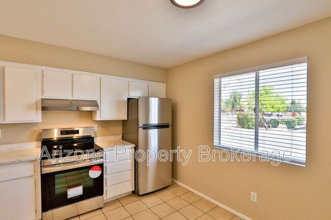 Building Photo - 1625 N Date