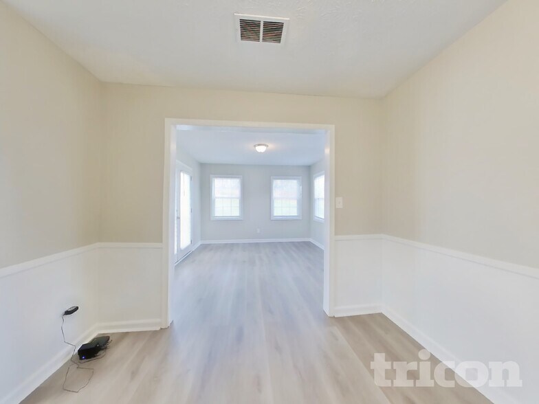 Building Photo - 211 Robin Ln