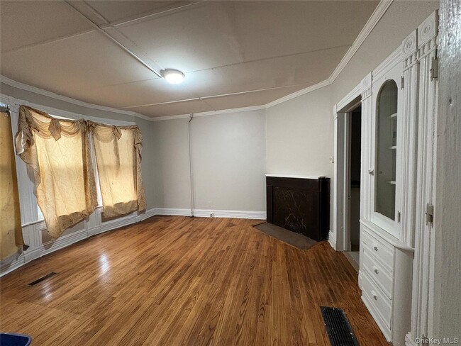 Building Photo - 77 Linden Ave