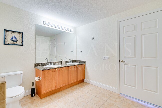 Building Photo - Furnished Waterfront 2 Bedroom Condo
