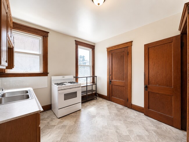 Building Photo - 375 Probasco St