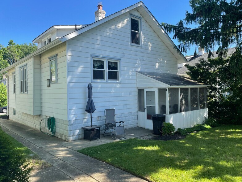 Building Photo - 126 E. Ormond Ave