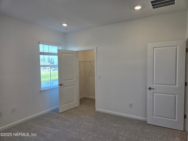 Building Photo - 195 Brandon Lks Dr