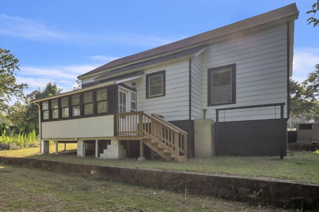 Building Photo - Updated 2-Bedroom Mill Home in Anderson, S...