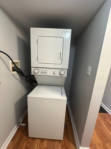 Combo washer and dryer ready for usage - 1426 Madison Ave