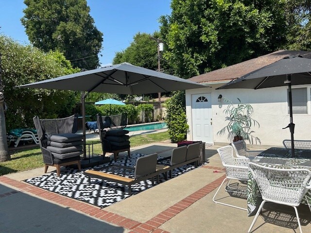 Building Photo - 6614 Noble Ave