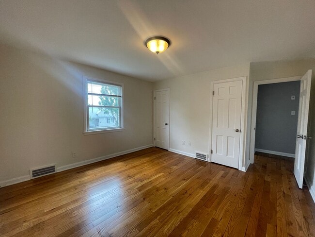 Building Photo - 4173 Hinsdale Rd