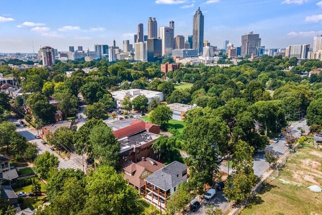 Building Photo - 564 Parkway Dr NE