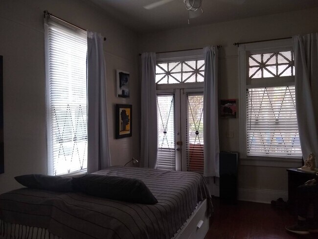 Building Photo - Gem in the Bywater 4 - Studio