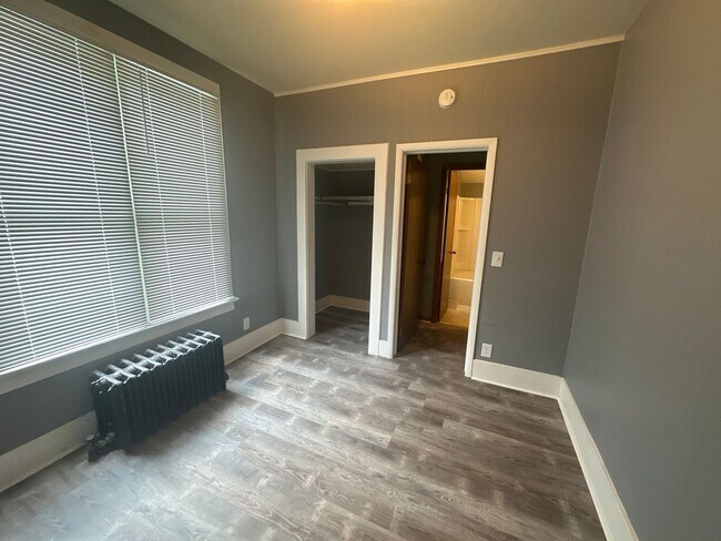 Building Photo - 418 Dunbar Ave