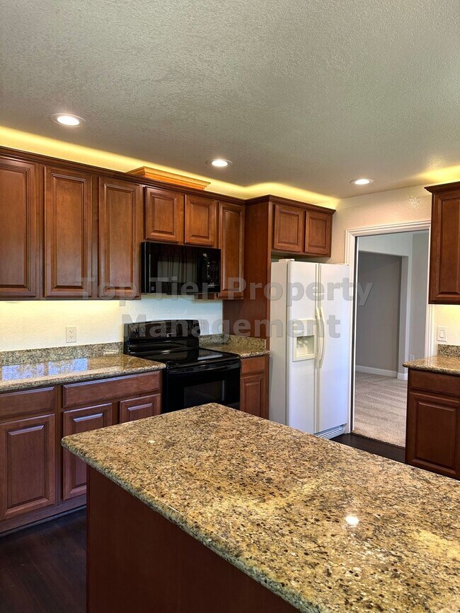 Building Photo - Spacious 4 Bed / 2.5 Bath / 2,106 Sqft Mar...