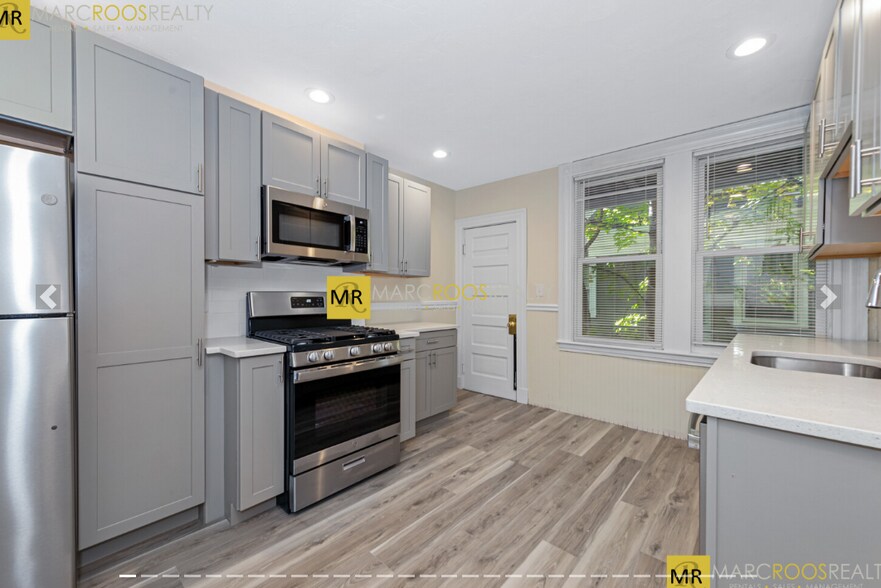 Primary Photo - 42 Brackett St