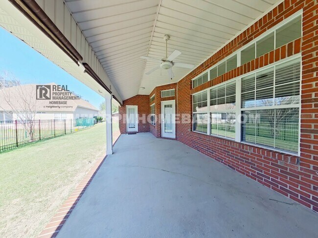 Building Photo - ELEGANT 4/3 + OFFICE IN GATED CHANAN ESTATES | Gas Fireplace + Formal Dining!