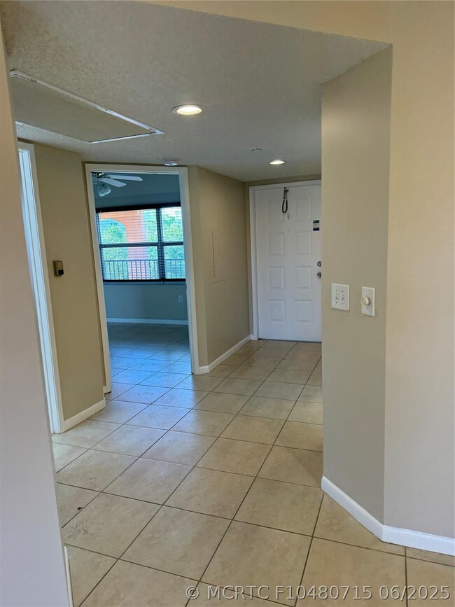 Building Photo - 571 SW 142nd Ave