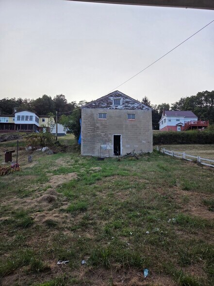 Building Photo - 325 Glenn St