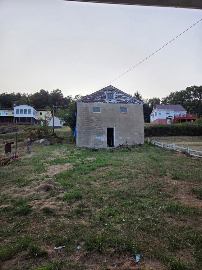 Building Photo - 325 Glenn St