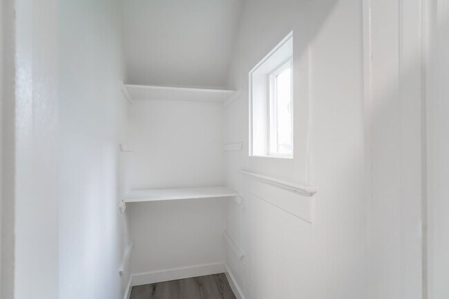 Building Photo - 135NE