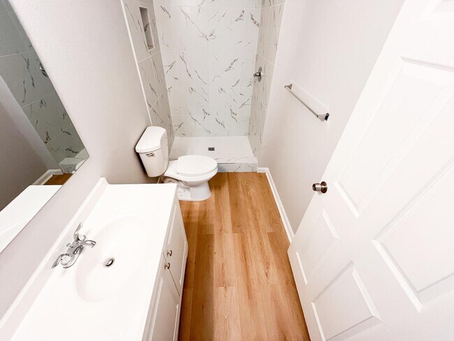 Building Photo - 5289 Stacy St