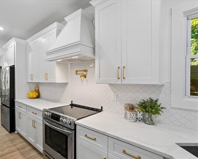 Building Photo - 987 Fair St SW