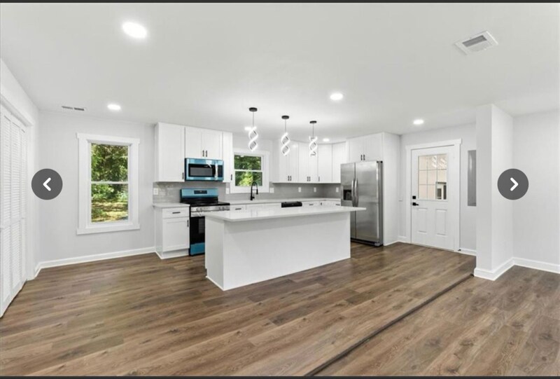 Building Photo - 4274 Pineview Dr