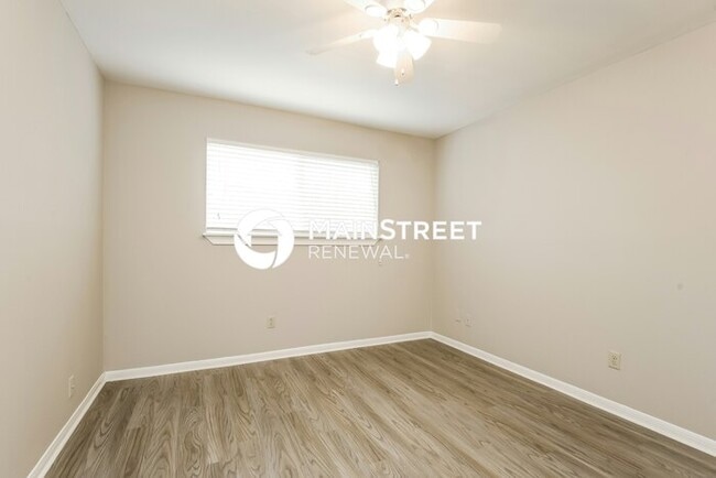 Building Photo - 4 Bedroom Pet-Friendly Home in Houston, TX with Main Street Renewal