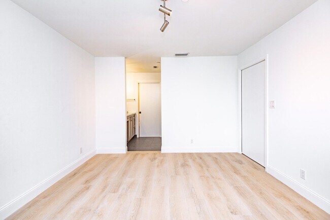 Building Photo - 380 NW 67th St