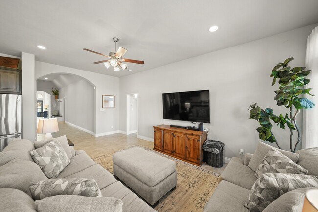 Building Photo - 10839 High Red Mesa
