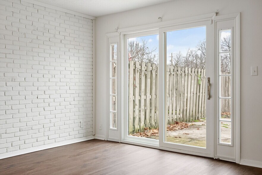 Building Photo - 7488 Country Brook Dr