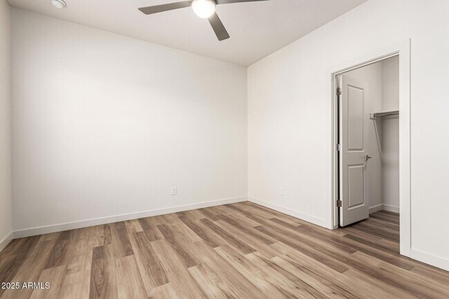 Building Photo - 6537 N 15th Dr