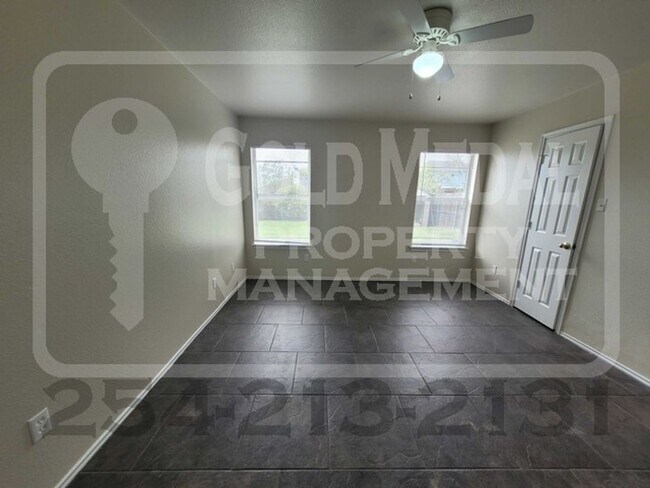 Building Photo - Charming 4-Bed, 2-Bath now available for r...