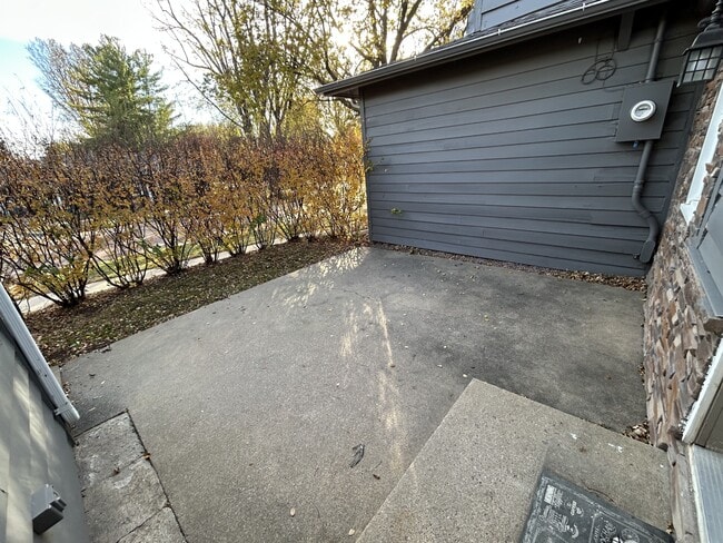 Building Photo - 2220 S 1st Ave