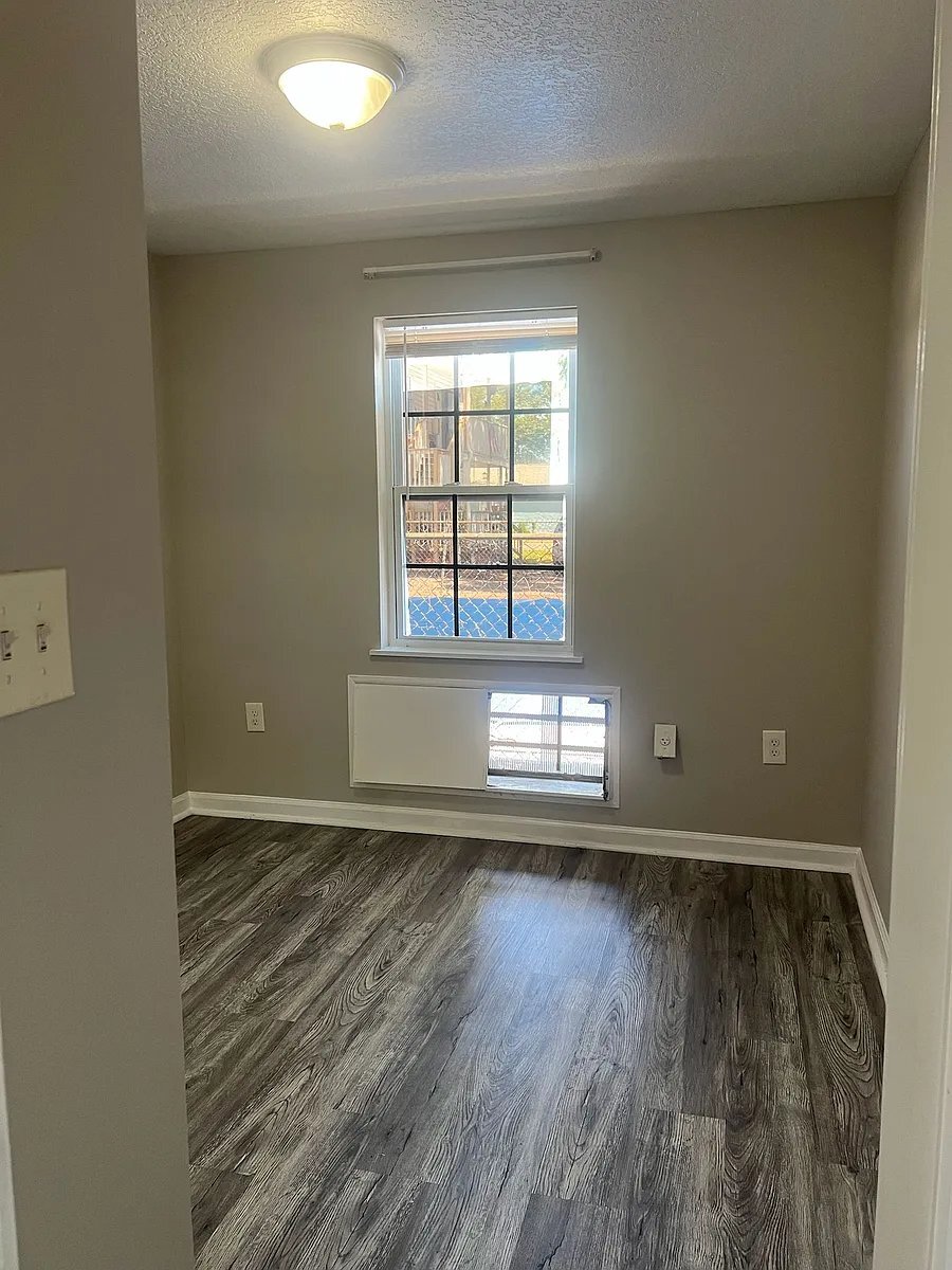 Building Photo - 706 Mitchell Dr