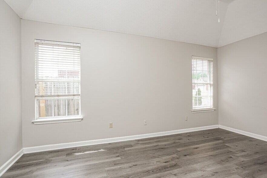 Building Photo - 7234 Fox Creek Dr