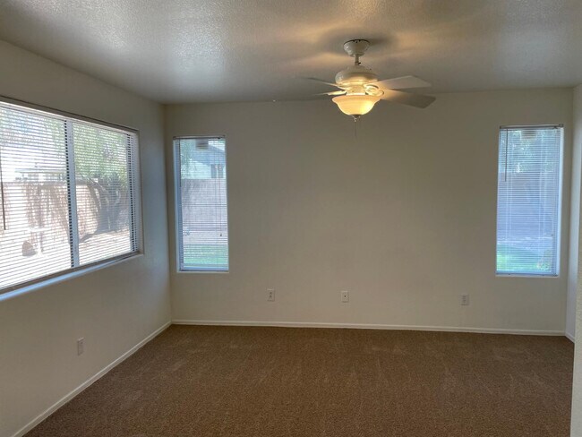 Building Photo - 6831 S 33rd Dr