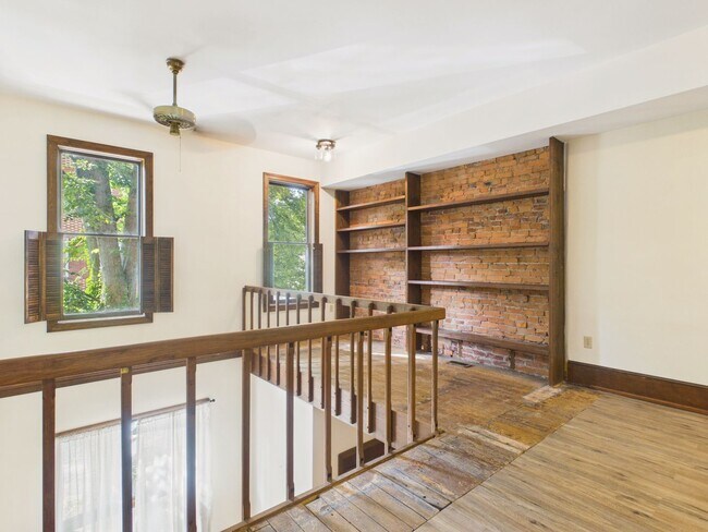 Building Photo - 204 Hamilton St