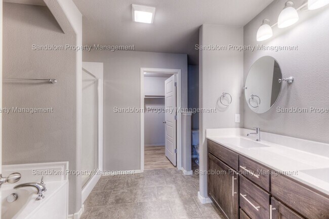 Building Photo - FOR LEASE | Jenks | $1900 Rent + $1900 Dep...