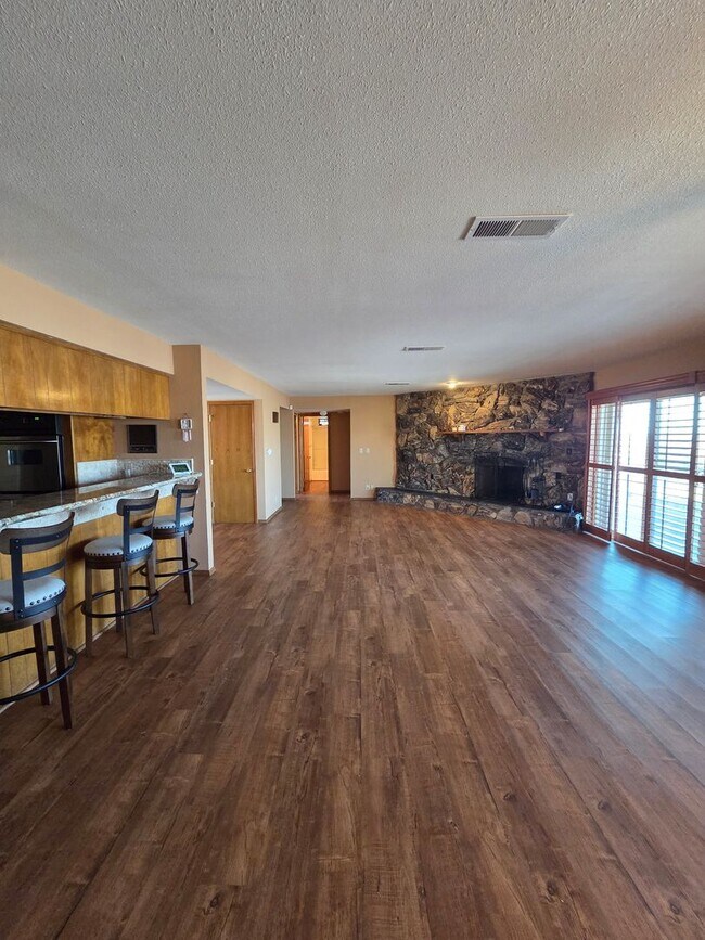 Building Photo - One of Kind 3 bed/2.5 bath home with 3 car attached garage located in BHC.