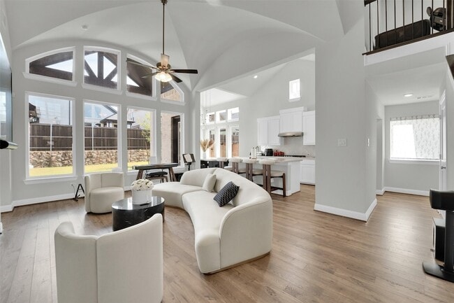Building Photo - 3520 Helios Ln
