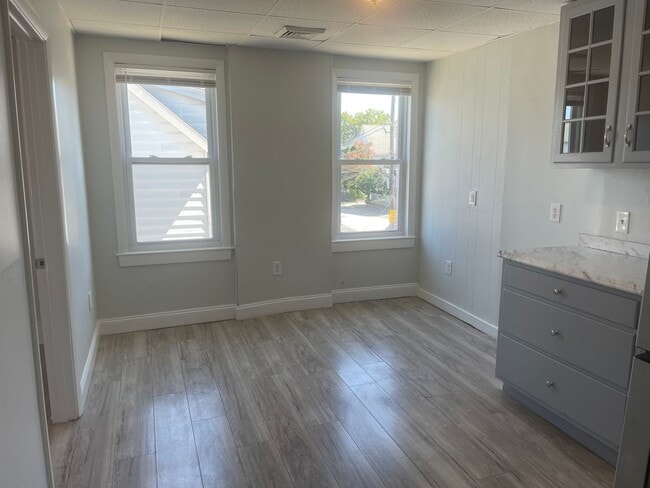 Building Photo - 21 Kenyon Ave