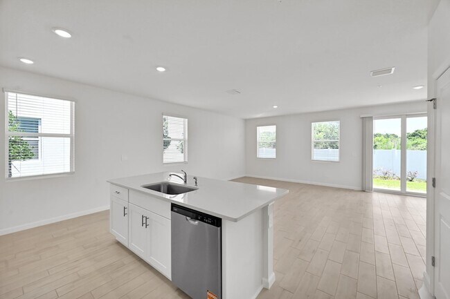 Building Photo - 575 Salisbury Cir