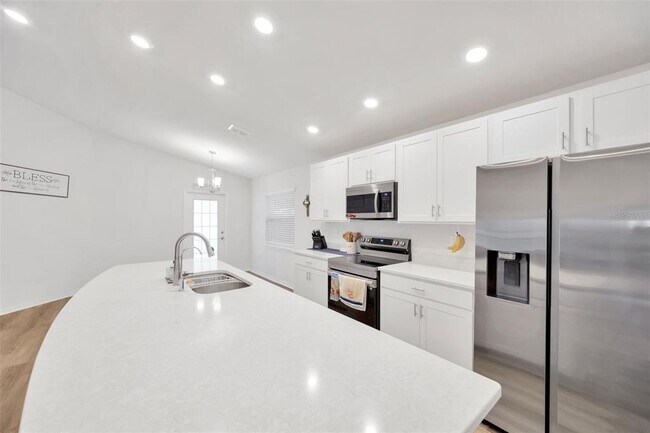 Building Photo - 1072 Aruba Ave
