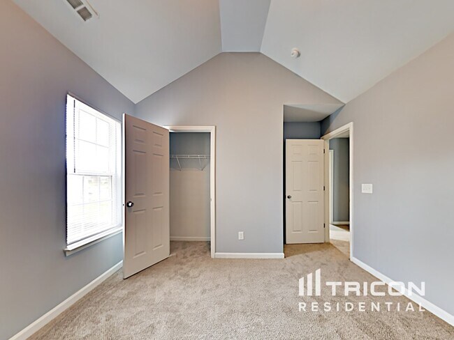 Building Photo - 1106 Delander Ln