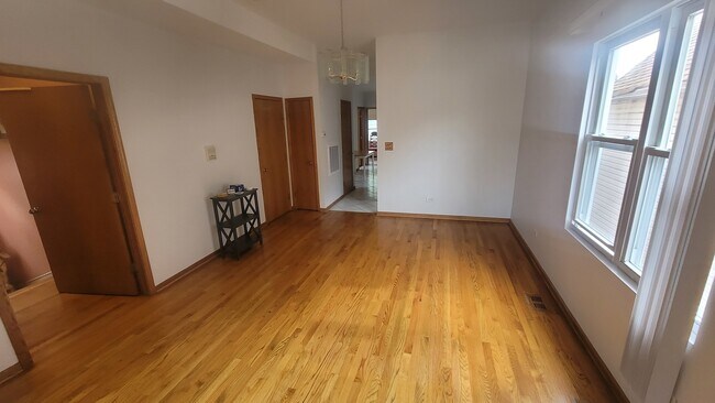 Building Photo - 2977 N Lawndale Ave