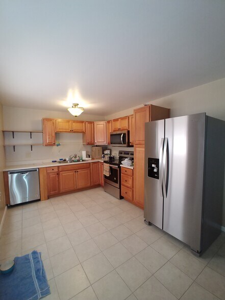 Kitchen - View 27 - 1410 E St
