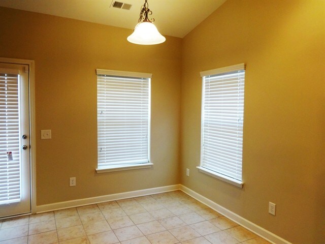 Building Photo - 515 Crossland Dr